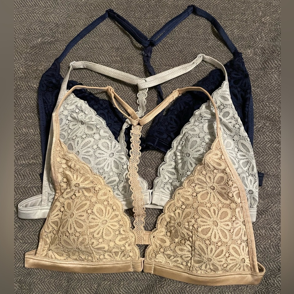 Like new - Victoria’s Secret - BRALETTES W/removable pads - S